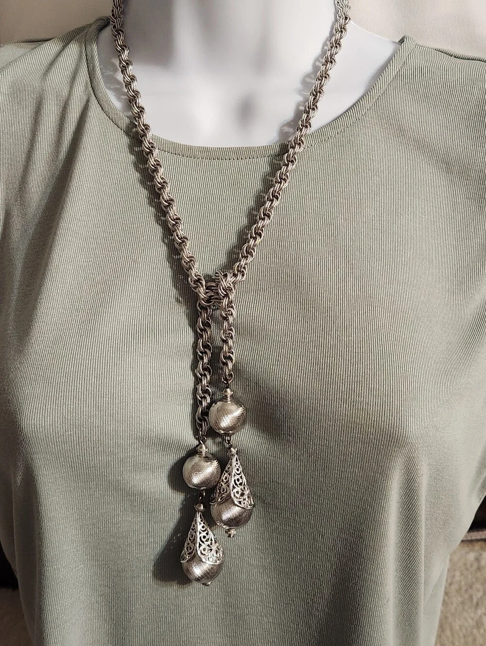 Monet vintage necklace